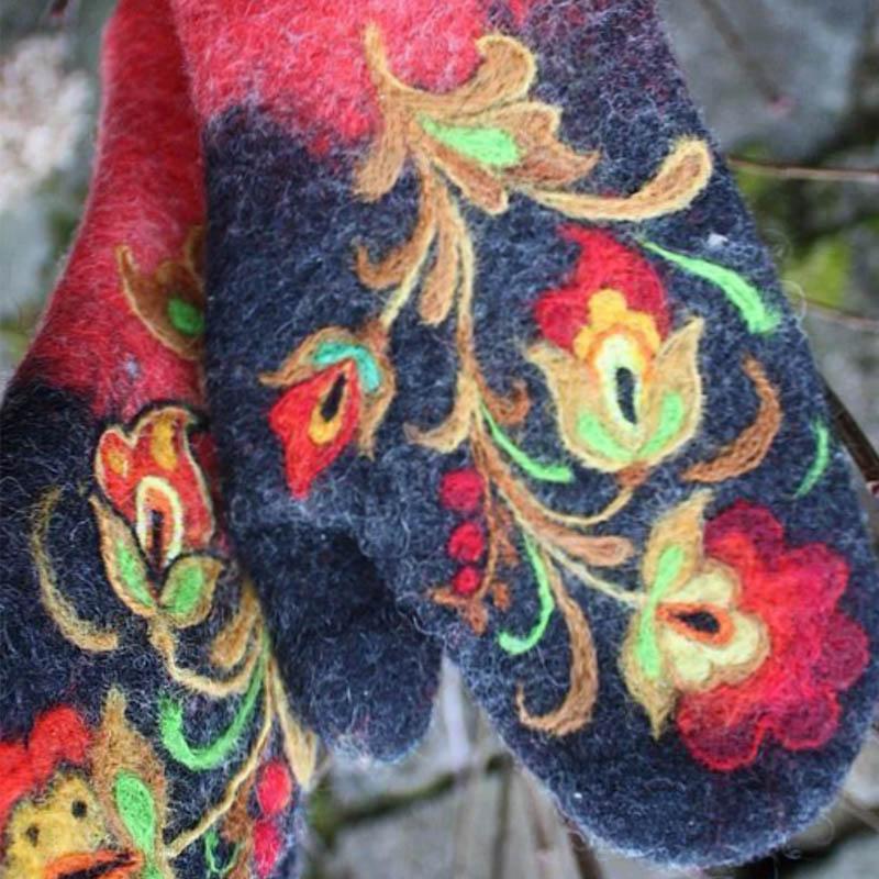 Christmas Flower Embroidery Mittens